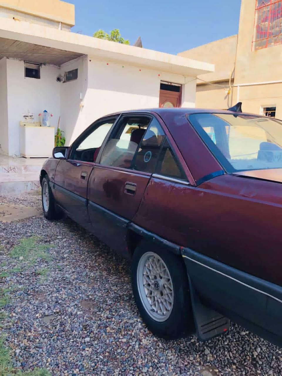 اوبل اوميكه موديل 1990  سنويه لل 30 شرط كير محرك اكسن كهربائيات كلها شغاله سياره حلوه مال جناي السعر 25ورقه خابر وتدلل ***********
