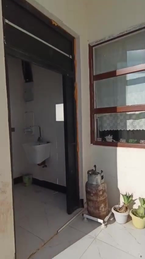 بيت للبيع
الموقع قرية الصياد 
المساحه ٢٥٠ متر
بناء حديث مسكون ٤ اشهر  فقط فول سيراميك سقف ثانوي 
صبغ خارج داخل 
ربعه + ٢ غرف نوم +هول +مطبخ +صحيات داخل وخارج+بيتوته
السعر المطلوب 57 وبي مجال بسيط 
مكلف بالنشر 
للاستفسار الاتصال  ***********
