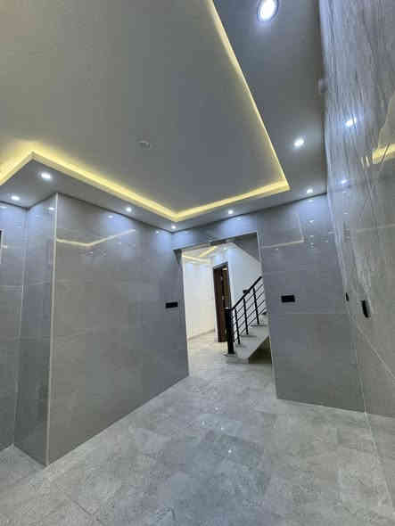 مشتمل للبيع – موقع مميز جداً في السيدية ✔️

مساحة 55 م² بواجهة 5 م، تصميم عملي يوفر راحة واستفادة ممتازة من المساحة.

مواصفات المشتمل:
 • غرفتا نوم
 • مطبخ
 • استقبال
 • خدمات في كل طابق
 • يقع على شارع بعرض 15 متر
 • تشطيب فخم: واجهة مرمر + أرضية مرمر

شركة الاستقرار للمقاولات والاستثمار العقاري✔️
نُشيّد لك الأفضل… ونقدّم العقار الذي يلبي طموحك🏠

العنوان: بغداد – السيدية – شارع الضباط التجاري – قرب دائرة الكهرباء

للاستفسار والتواصل:
 • *********** – علي الجنابي
 • *********** – أبو علي الجنابي  #عقارات_السيدية #العراق #شركة_الاستقرار_للاستثمارات_العقارية
