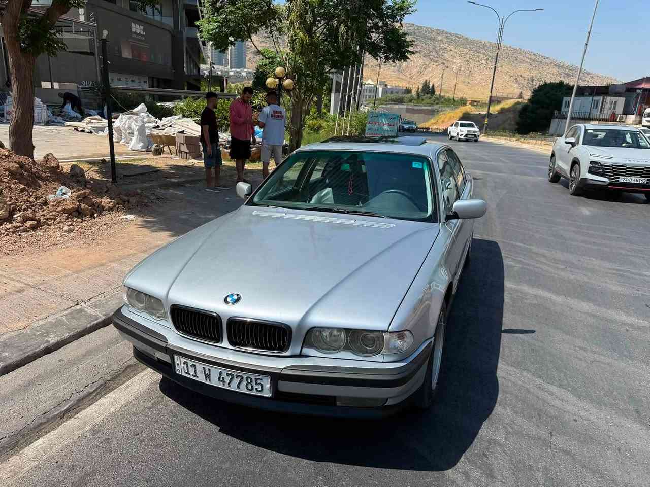السلام عليكم للبيع
كاسحه 744  8Vسياره جديده 

محدثه 2000

محرك +كير +حداديه جددد

السياره فول مواصفات للأخير 
مري شفط 
سلايت روف طكتين جام 
كواتم صلنصه اصليه 
دبل جام  بلاد 
لايت يصعد وينزل 
عالي وناصي زنون 
سبورت شغال 
داخل جلد رصاصي
جنطه شفط
برده كهربائية خلفيه
شاشه اندرويد 
جعمقه كهرباء
دبل جكمجه 
  

رقم بغداد دولي بسمي

السعر 105بيها مجال قليل 

مكاني بابل القاسم 

***********
