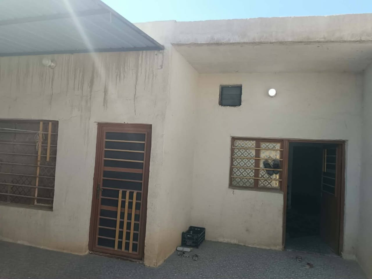 للبيع بيت حواسم
العنوان ميسان ابو رمانه سايدين 

المساحه ٢٠٠متر 

عكاده بناء حديث قبل سنتين مبني 

 يحتوي على غرفتين وستقبال وصاله ومطبخ وصحيات

       (  السعر ٢٧ )

***********
