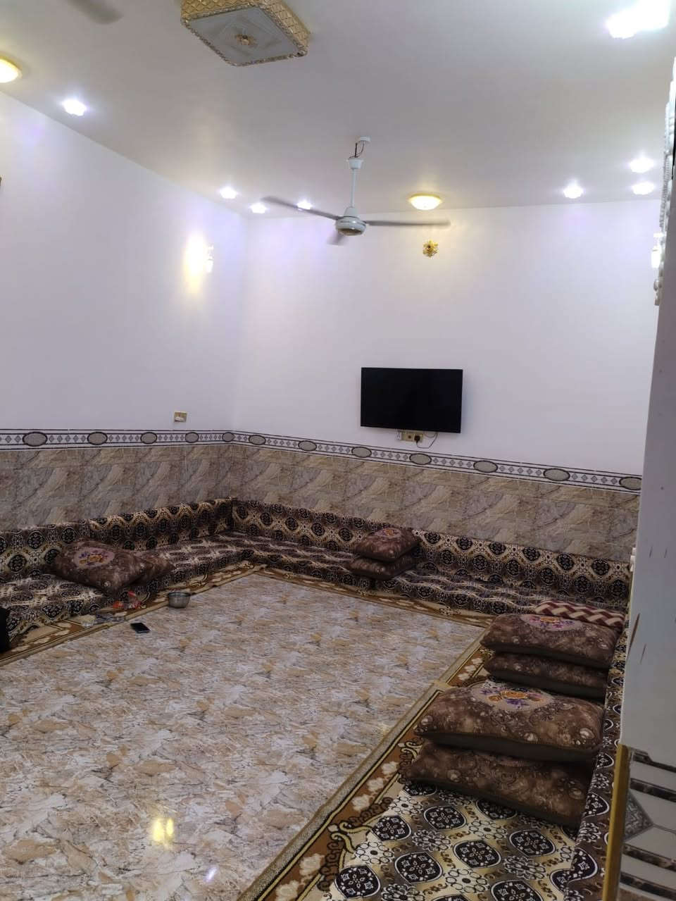 بيت البيع  الموقع / الرمادي /6 كيلو /قرب مجمع الهندسي/ وقرب قيادة شرطه الانبار
المسساحة 200متر 

تفاصيل البيت /  طابو صرف / طابقين  طابق ثاني غرفه وبيتونه الول بناء حجر طابق ثاني بلوك بيت فول كامل ناقص بس واجهيه/

السعر105مليون وبي مجال عدد القرف3/ 

للاستفسار ***********
