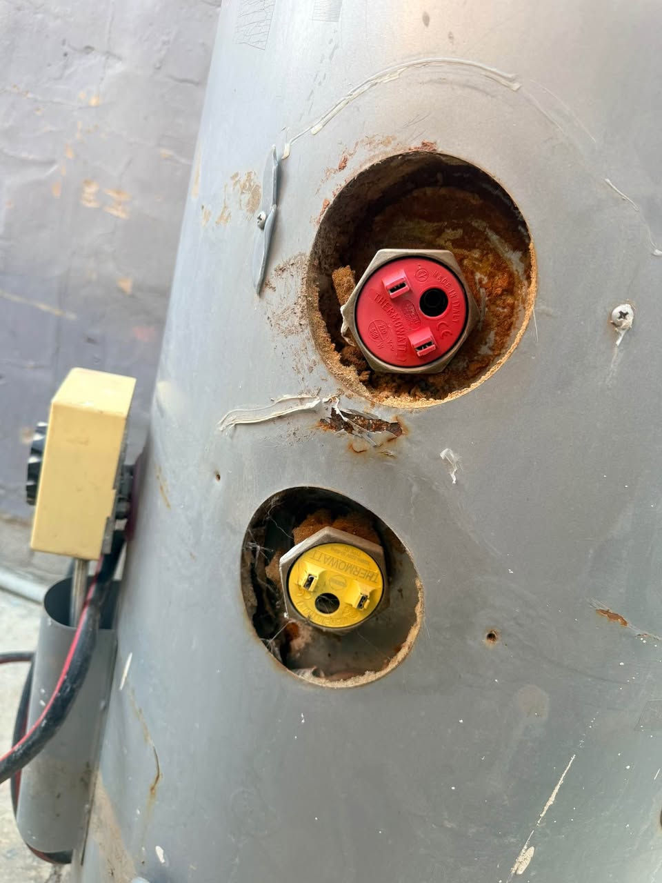 گيزر -بۆیلر. (غاز. +كاره بايه )٢٢٠ لتره نويه بي عه يبو بي كيشه يه سه رو ٤٠٠ ي بيدراوه ١٥٠ هزار أربيل, العراق


**إذا كنت صاحب هذا الإعلان وتريد حذفه لأي سبب، رجاءا أرسل رسالة إلى الدعم الفني**