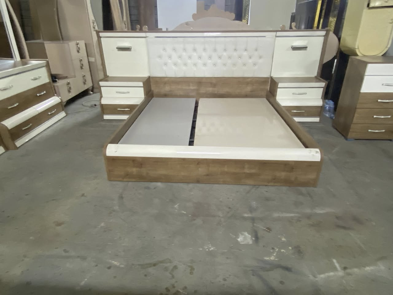 غرفت نوم تركي 6 قطع شرط الانضافه السعر ع رقم. ***********66  عنون. كركوك. يوجد أنواع الغرف  وانسب الأسعار.
