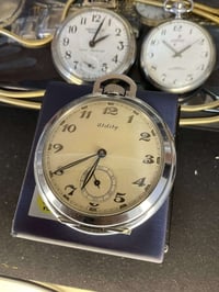 ٤ ساعات • ٣ سويسري • ١ امريكي