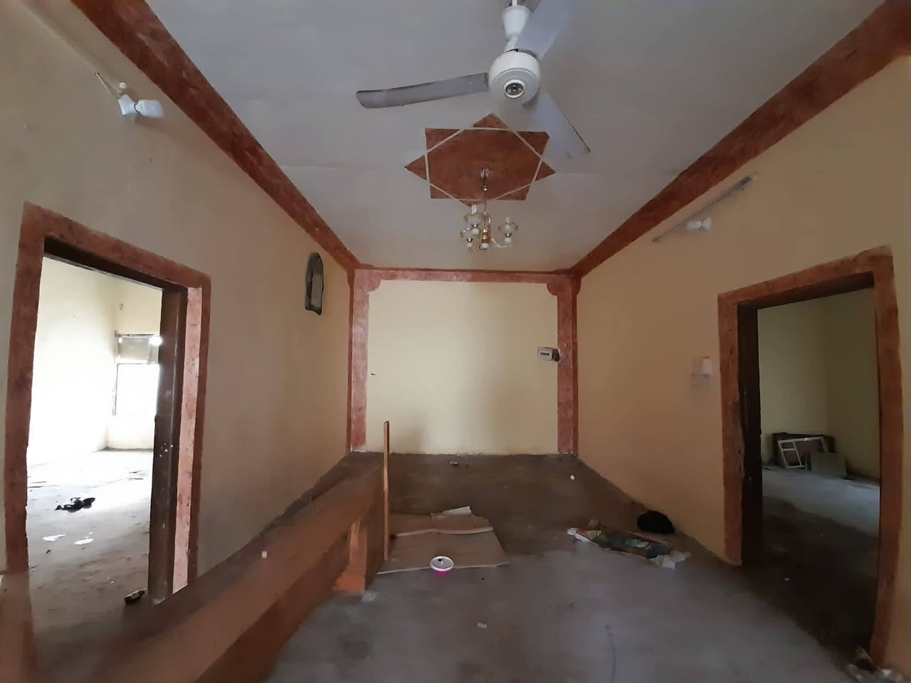 بيت للبيع
المساحه 500
مكون من 4 غرف نوم 
مطبخ حار وبارد 
صحيات 4 خارجيات وداخليات 
حمامات 2 +حديقه 
كل الخدمات متوفره ماء كهرباء   ومحوله ب الباب 
مركز صحي  ومدرسه متوسطه وعداديه وبتدائيه  للعلم بيت يحيط به شوارع من ثلاث جهات  
التواصل واتساب  فقط 
***********
