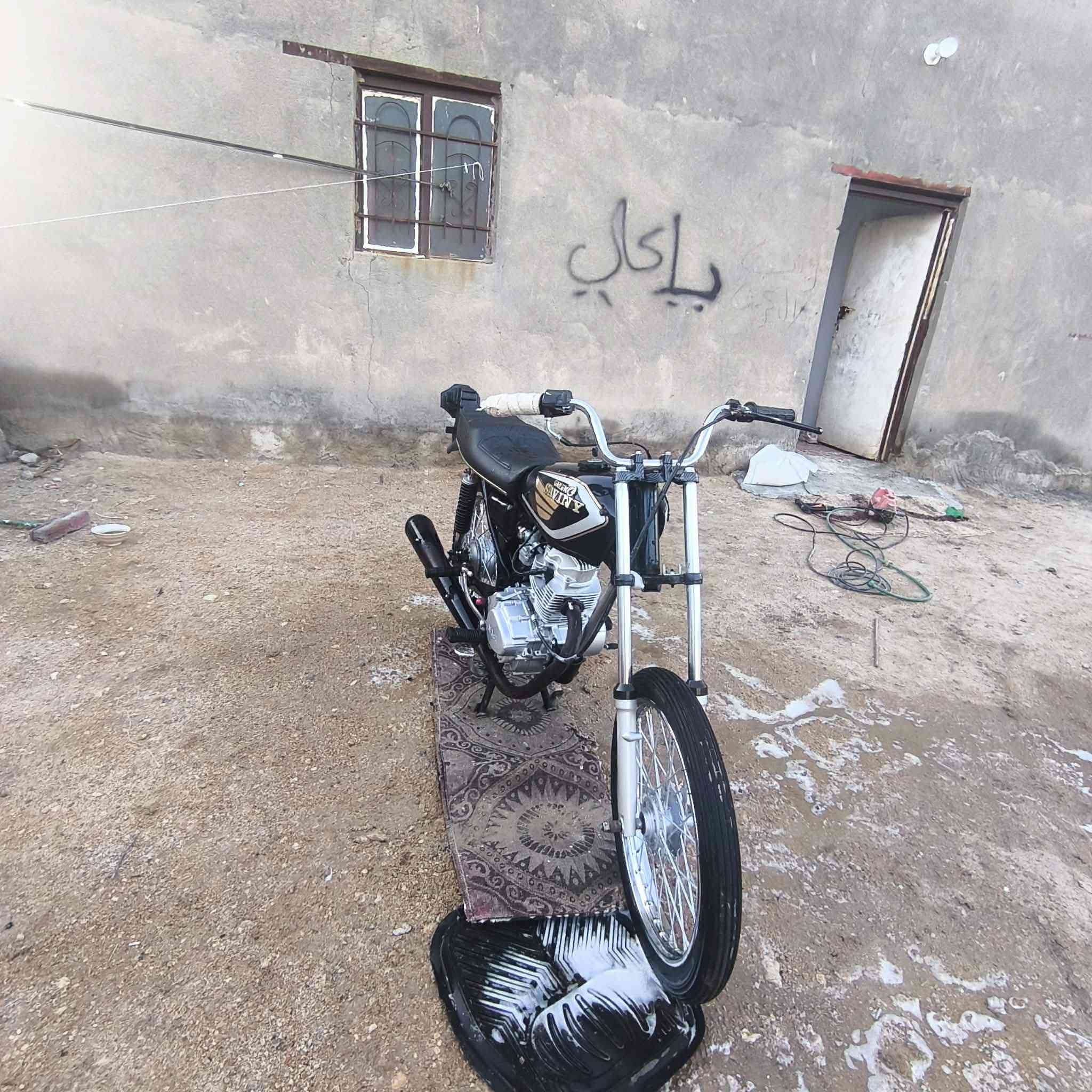 سلام عليكم دراجه  كلك كلك للبيع تعمير ب 25 دراجه كفاله مكينه حتى من تفيلس دراجه احله من صوره نفس. وضعه فقط صالنصه جديده مكاني الوركاء قرب بروايه سعر 600وبيه مجال بصيط لطيبين 
***********
