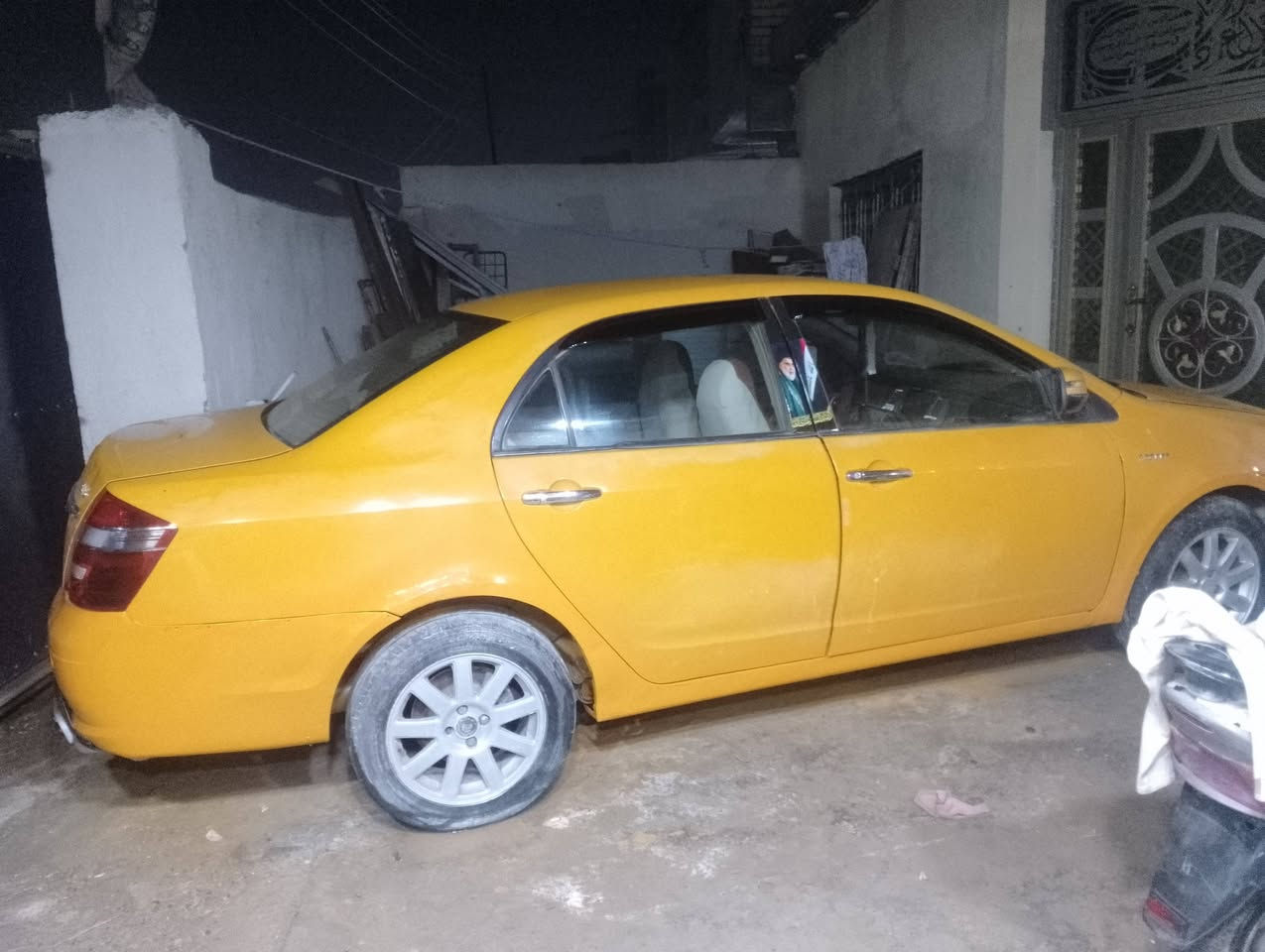 #السلام_عليكم  سياره جلي موبل  سياره جهازه حداديه مكينه تخم تاير +دواخل كلش نضيفه +موديل 2012🔴السعر خاص. للتواصل والاستفسار على هاذه الرقم ***********.والفيس هم موجود باي وقت متواجد
