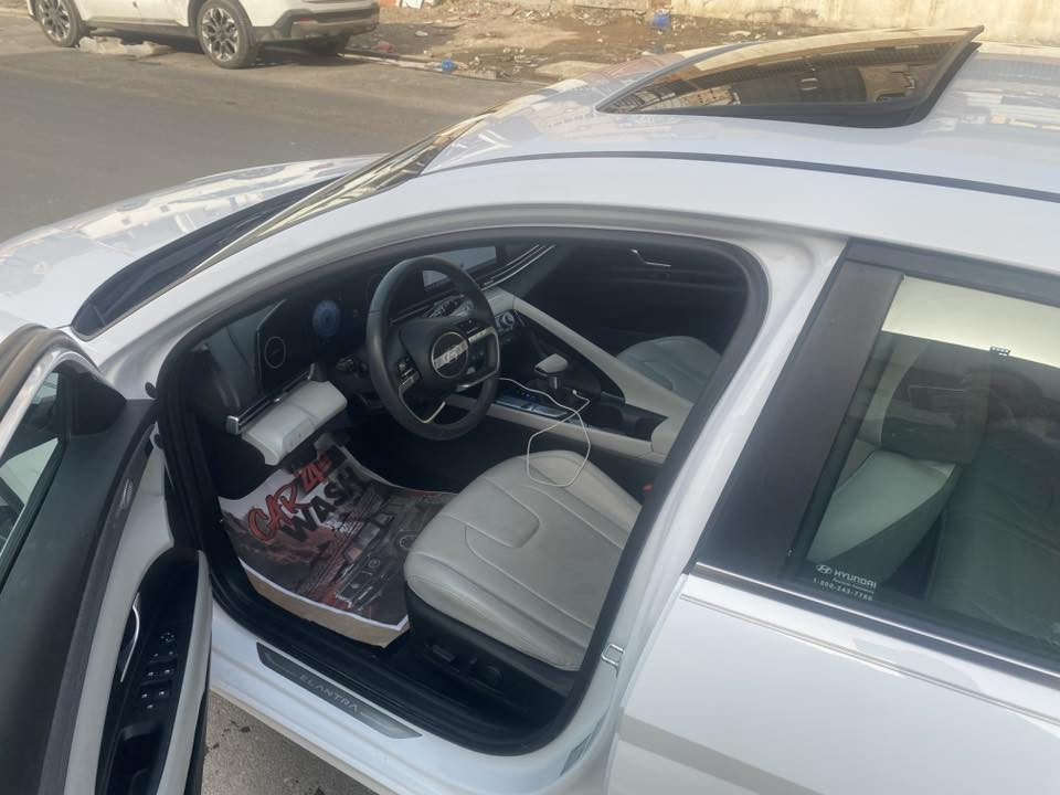 السلام عليكم لبيع فقط النتره مديل 25 لمتدد فول موصفات اخت الزيرو ماشي 12 الف
لون ابيض محرك 2000 دوش 
 كامره دواره 360 درجه
داخل ابيض ملكي جلد بلكامل كشن كهرباء 
بصمة مسح ابواب
فتحة سقف 
فول تحكم استيرن 
تحديد مسار 
اشار بلمري 
نقط عمياء 
لد زنون امامي خلفي 
ويل كب حجم 17
فول ردار امامي خلفي وجانبي 
قيادة ذاتيه

كشنات تدفئه 
مانع نزلاق 
شحن لاسلكي 
سياره حادث بنيد مبدل وجاملغ ربعه بارد وتعديل بلشاصي بدون حار وصبغ وبيها من امريكه باب خلفي وجملغ وشويه من الدوسه صبغ ارباك دركه بيها مرقمه ابسمي رقم مميز السعر 180$ وبيها مجال العنوان زيونه او البديات رقم ‭0783 894 0840‬
