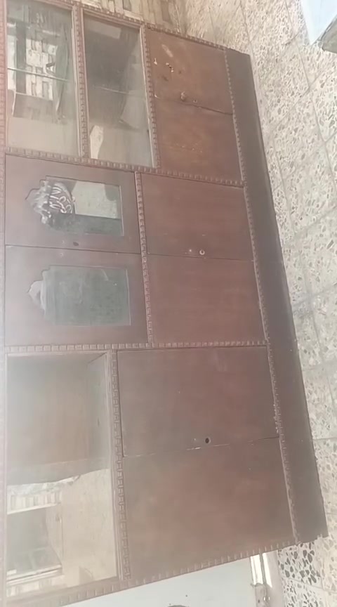 سلام عليكم بوفيه للبيع عوزها شويه ترتيبات صبغ ورزات مكاني ميسان حي العسكري ***********
