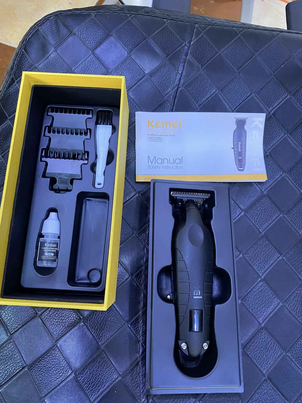 سڵاو ئەم ئەشیایەنە بۆ فرۆشتن
مەکینەی Madeshow سەرچاکردن بۆ فرۆشتن پاتری و دەمی هیچ کێشەیەکی نیە و بە شەرت ئەیفرۆشم و شەحنی بەشی ٤ سەعات ئەکات بە ٦٠ هەزار 

مەکینەی سفری Kemei زۆر تازەیە و کەم ئیشی کردوە بە ١٥ هەزار 

جیازی شەمعه بە ٨ هەزار 

بۆیاخ ریش و سەر هەمووی بە یەکەوە ئەفرۆشم بە ١٢ هەزار 

ناونیشان ناحیەی پیرەمەگروون نزیک سلیمانی 

نامە بنێرن یان تەلەفون بکەن لە خزمەتانام 
***********
