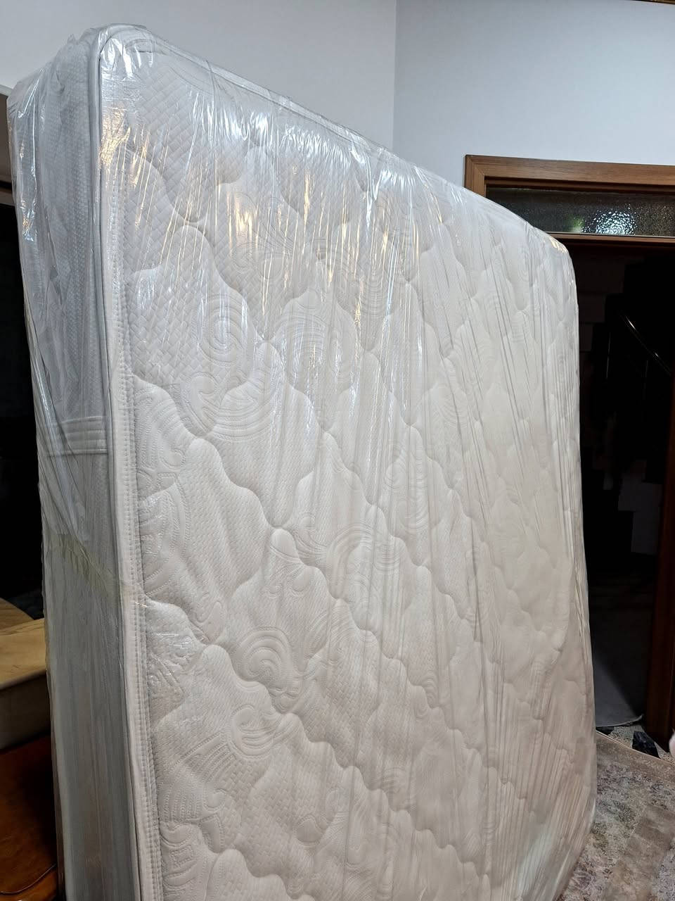 للبيع دوشك طبي مستخدم قليل كلش جديد بعده بل نايلون اشتريته من استقبال ب٤٨٥ الف الله شاهد بس بدلت الغرفة ومايصير عندي .. السعر ٢٧٥ الف ...  ***********
