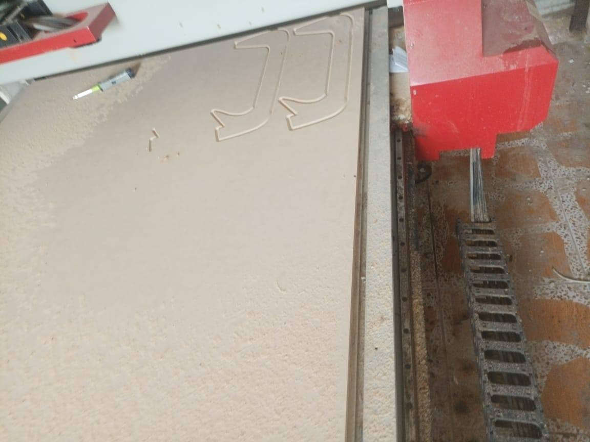 : مكينه سي ان سي حجم 4×8 تشتغل على الهوى مو ع مي 
موديل 2025 
مشتغله 3 اشهر 
مكينه جديده مكفوله
: *********** / ***********
