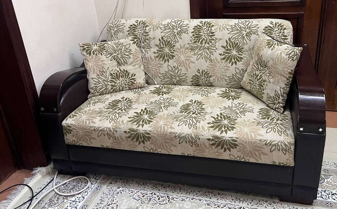 للبيع
طخم ونص 

_ عدد القطع

* ٤ قطع فردية

* قطعة واحدة ام النفرين

* ٣ قطع ام ثلاث نفرات
الموصل


**إذا كنت صاحب هذا الإعلان وتريد حذفه لأي سبب، رجاءا أرسل رسالة إلى الدعم الفني**