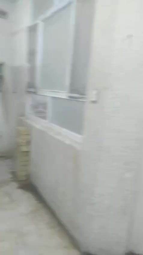 السلام عليكم شقه ارضي للايجار عباره عن غرفتين وصاله ومطبخ وحمام وطرمه ومنورين قريبه عله مدرسة حاتم الطائي اي استفسار الاتصال على الرقم ***********
