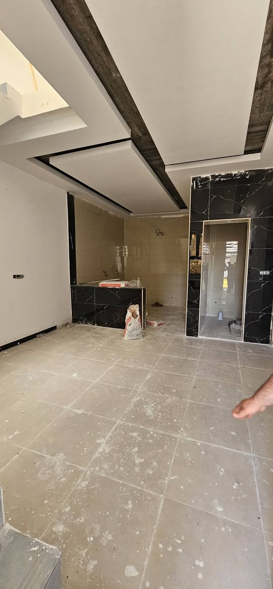 بيت مساحه 110في حي اور شارع سبيس مقابل مدرسة الجماهير البناء حديث درجه اولى يتكون من 4نوم وصالات 2وستقبال ومطبخ وصحيات ***********
