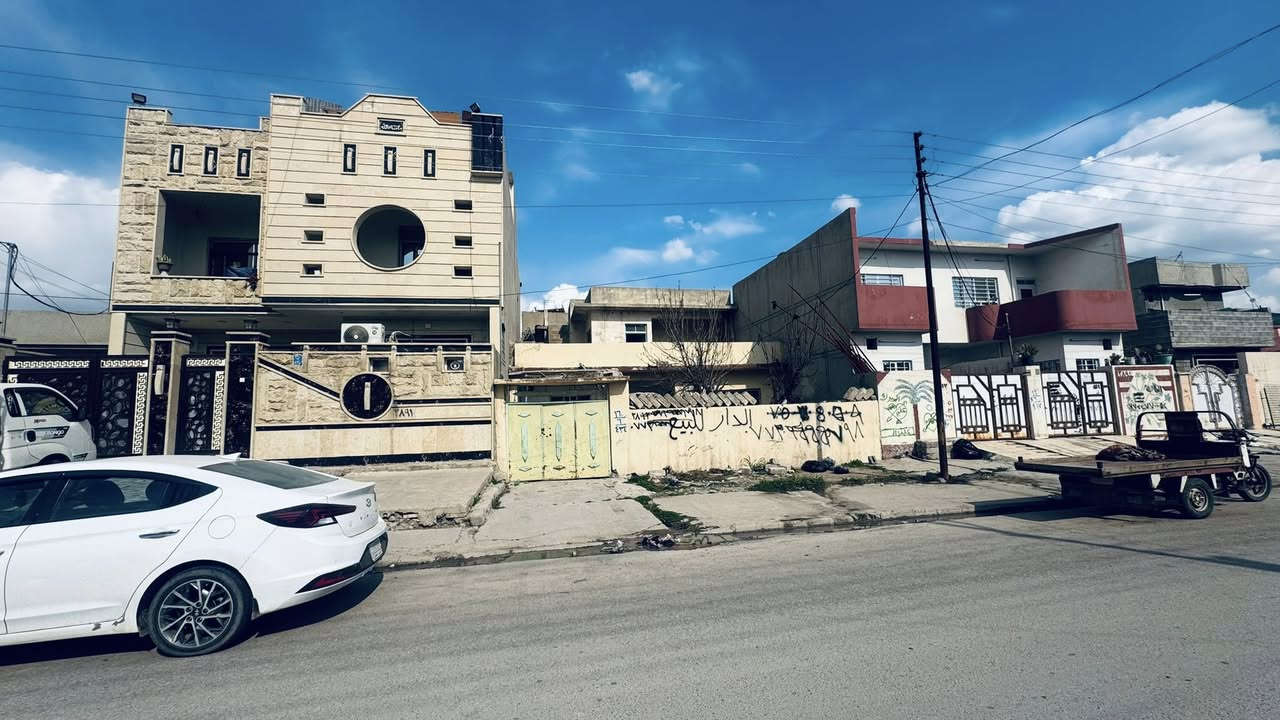 للبيع
بيت مساحةً 200 م واجهة 10 م
نهاية سوق حي صدام شارع 20 م
***********
***********
