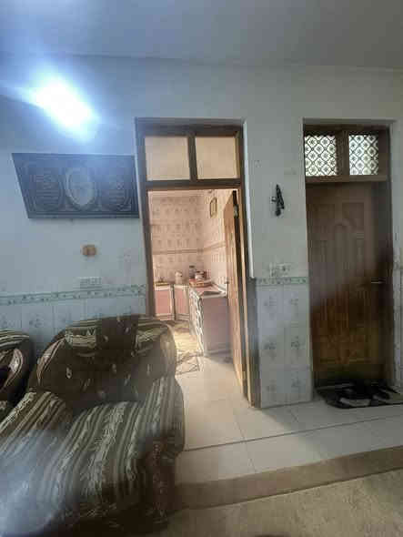 دار سكن طابو صرف في ( حي الحرية الأول )
خلف سكلة ( أبو عبدالله وليد القريشي )
( بجانب المدرسة الجديدة )
( يبعد عن شارع المعارض ١٠٠ م )

مساحة ٣٠٠ م - ( طابقين ) -( شارع بعرض ١٥ م )
الطابق 1 / ١ غرفة نوم + صحيات داخلية + خارجية
الطابق 2 / ٢ غرف نوم ( ٧ م ) + صحيات + مخزن
( بناء طابوق جمهوري + صب كونكريت مسلح ) 
( ماء - كهرباء - ( تحويل مباشر )

للاستفسار مراجعة مكتب غازي للعقار   
واسط - الزبيدية - قرب أفران المائدة  *********** 
***********
