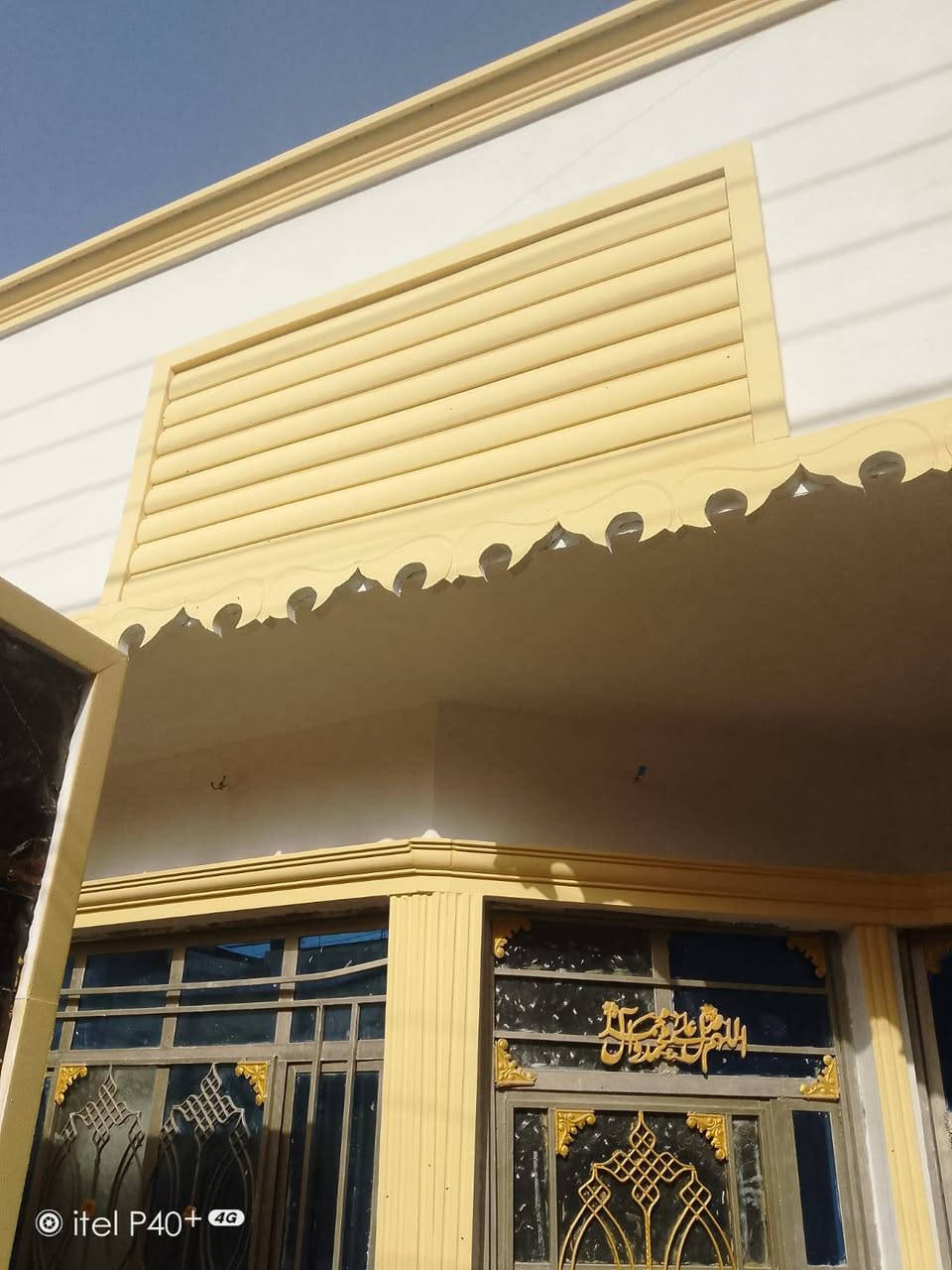 السلام عليكم بيت 100متر للبيع
حي طارق شارع الوسط دربونه بيت مري
ثالث بيت عن الشارع يحتوي على استقبال 5/3
صاله  مطبخ معزول عن البيت
غرفة نوم 5/4
حمام داخلي وخارجي
منور 
صطح وبيتونه مطبك شتايكر
البيتونه عوزها لبخ 
البيت مطبك كاشي عدى غرفه النوم شتايكر
السعر 65 بيه مجال بسيط
‏‪***********‬‏
