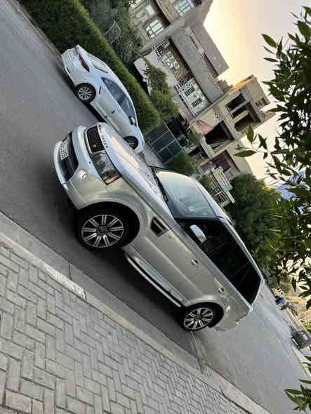 رانج روفر 2011 خليجيه استلام شركة 

السياره جديده جدا مكفوله من كلشي 

بدون صبغ بدون بارد 

فول موصفات 

فتحه بصمه شاشه فور ويل 

جكات تخم تاير جديد 

محرك كير بشرط 

رقم شمالي بااسمي 

دواخل مشمشي 

لايت زينون متحرك 

محرك HSE بدون سوبر 

السياره جديده جدا ماتتقارن بغيرها 

ماشيه 100 كم حقيقي 

السعر 175 

مكاني بغداد السيديه 

***********
