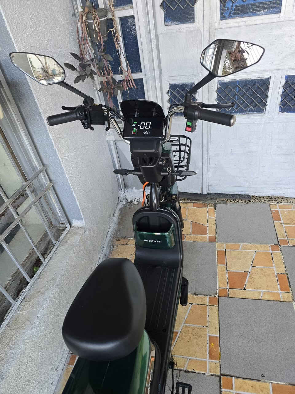 بايسكل شحن للبيع صارلها أسبوعين مشتغل مستخدم وجديد مابي اي عيب وسعرها 380
الرقم الموبايل ***********
