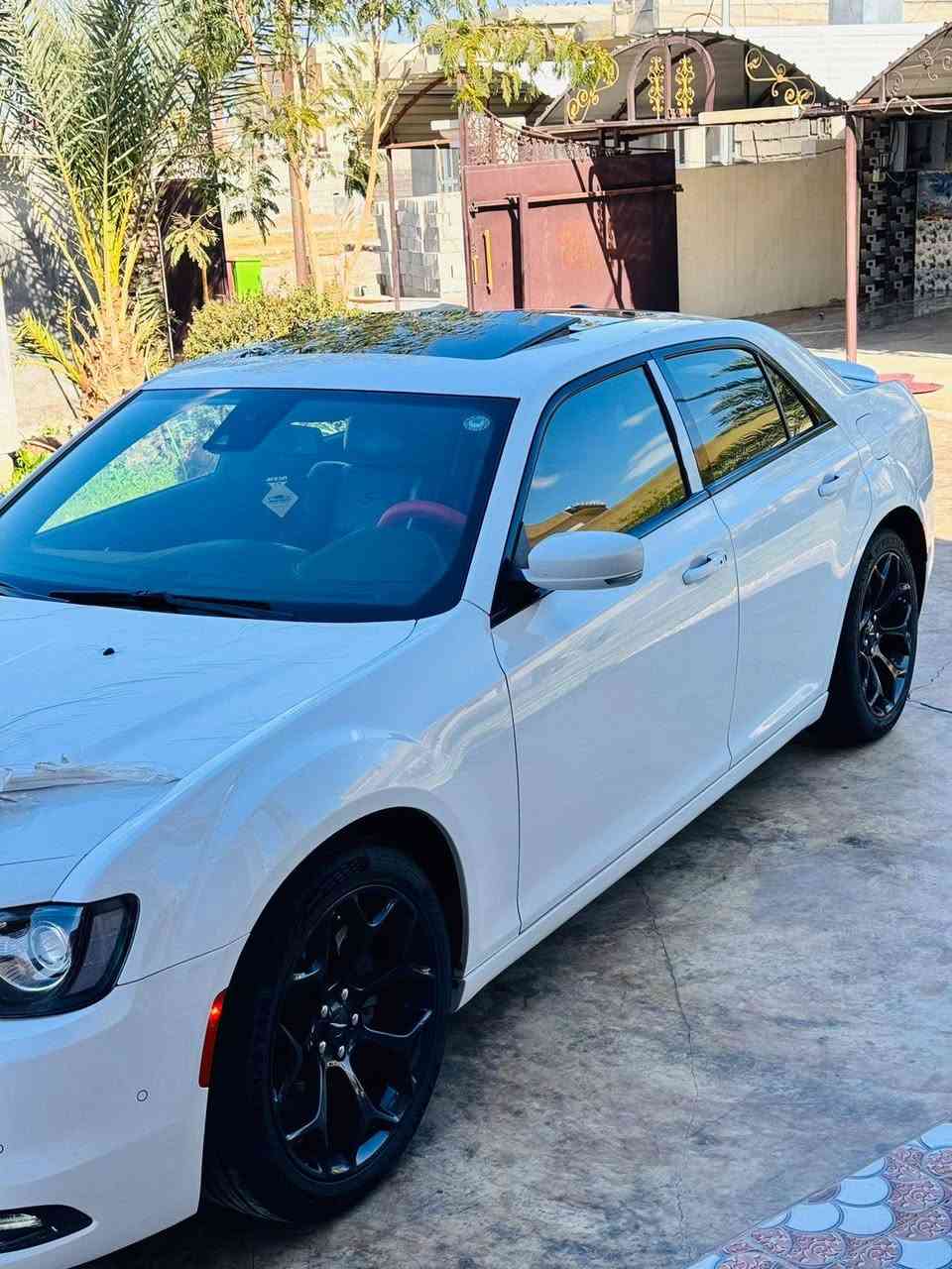 السلام عليكم ورحمة الله البيع وبامه موديل 22 فول فول موصفات S 300 السياره كفاله عام بدون اي ضرر سياره نضيفه حيل ستخدام شخصي سنويه ورقم جديد تحويل مباشر خاص مقفل اتصل عل صاحبهه *********** السعر 350
