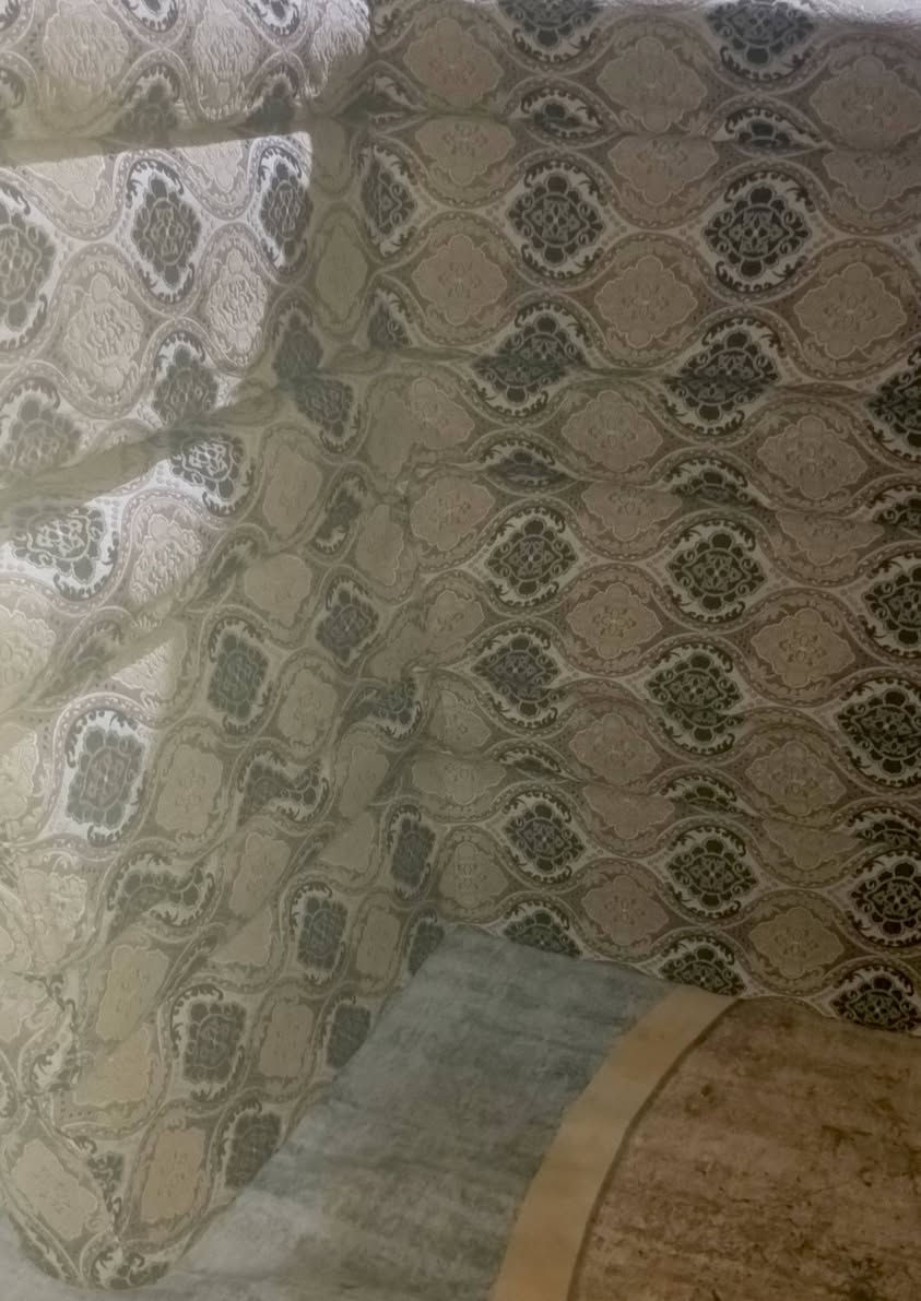 ديوانين كويتي نفس اللون مستخدم للبيع نظيف الوجهين الاصلي يتكون من
١٠ تكيات 
١٤دواشك 
٣زوايا اركان 
٢٢مسند ظهر 
يفرش مساحه كبيره أو مضيف ديوانية ١٣ ب٤
*********** اتصال 
*********** واتس 
مكاني الشطرة
