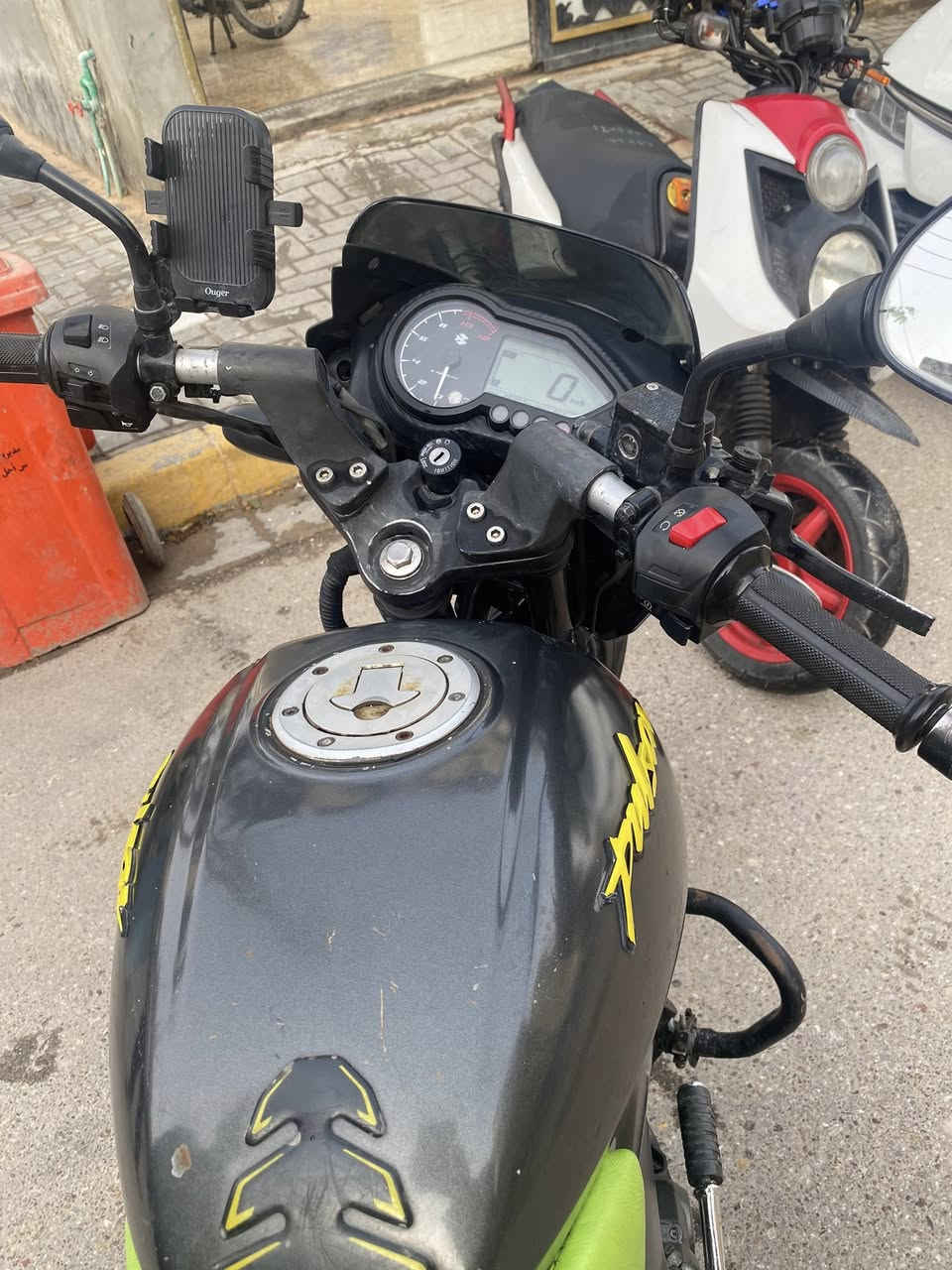 دراجه بولسر 2022 طالعه ب 2023 رقم وسنويه ما مفتوحه خوش دراجه نظيفه اريده ب 1450 مكاني البصرة ***********
