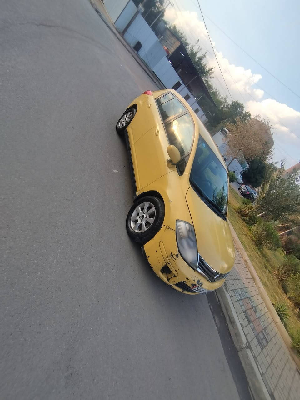 سلام عليكم نيسان فيرسه للبيع السياره حلوه  موديل 2010السياره جاهزه  كير مكينه  تبريد ميشتغل صدر تخم تاير جديد تحويل ثاني يوم عنوان بغداد سيدية السعر 50
***********
