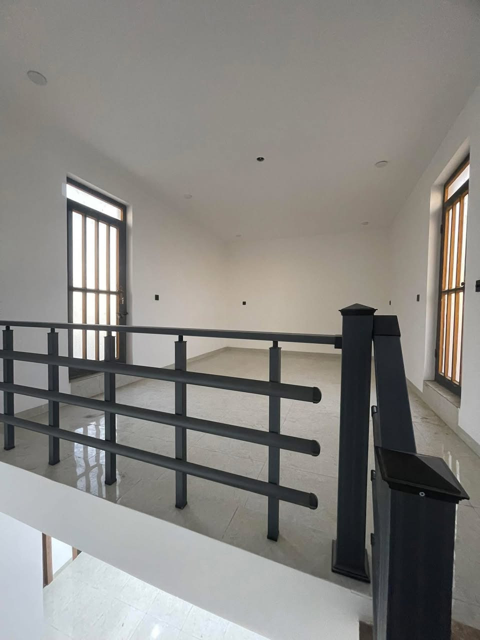 للبيع دار في السيدية🏠
دار درجه اوله مودرن ❇️
مربع كامل ساجد قرب الكويتي
شارع 15 متر✅

المساحة 150 متر الواجهة 7 ونص متر

 يتكون  العقار
مطبخ واستقبال + حولي
 4 نوم ماستر + 4 خدمات
        كراج حديقة
للاستفسار ***********
