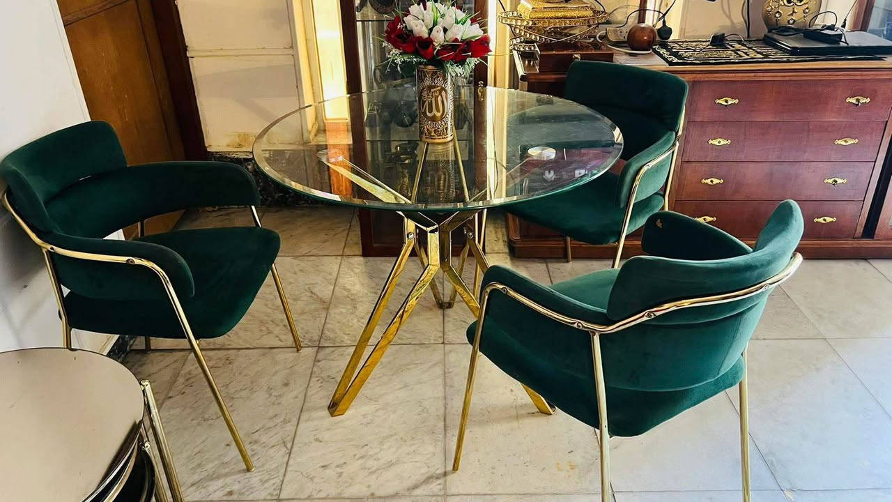 مايكرو وايف وقلايه وميز وميز طعام للبيع البنوك ***********
