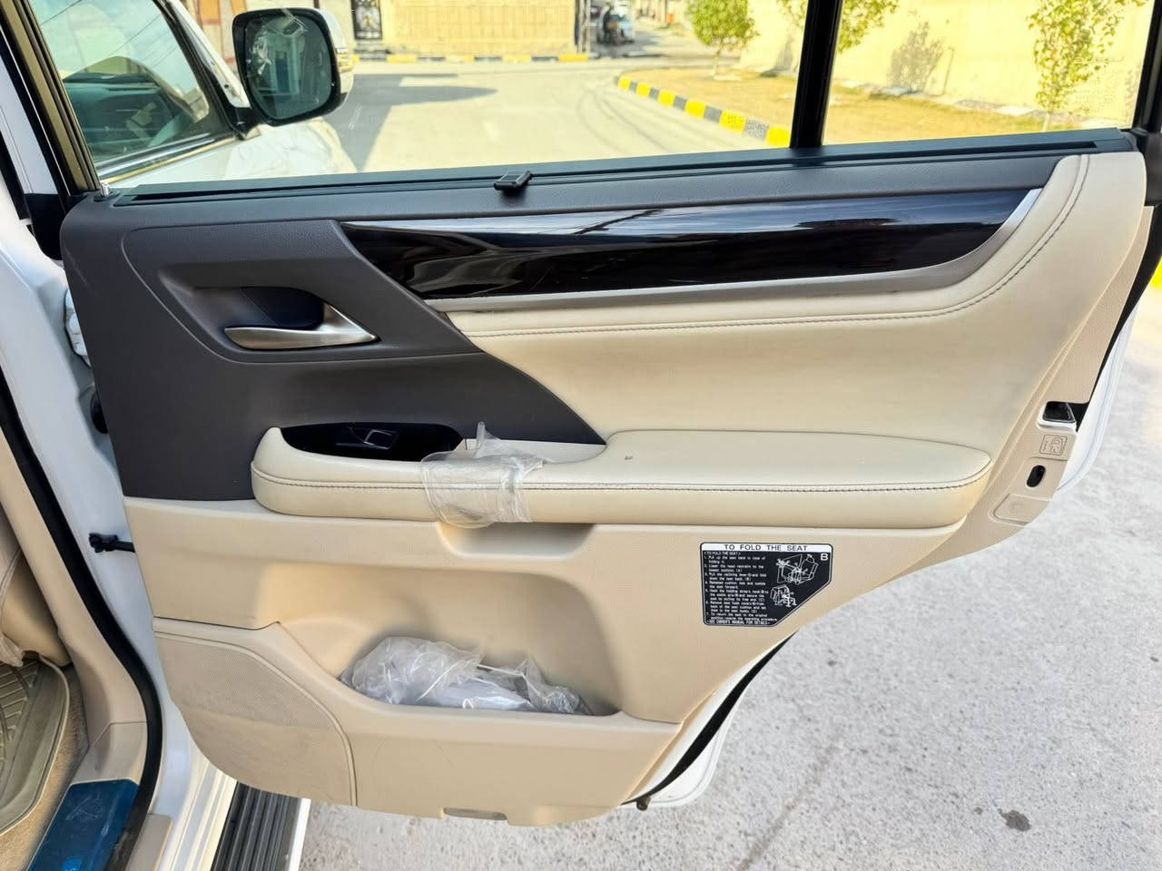 لكزز لبيع موديل 2016 محدث 2021 لون ابيض السعر ٥٨ الف دولار وبي مجال وهذا سونار وهاي صور سياره 
***********
*********** 
رقم اربيل
