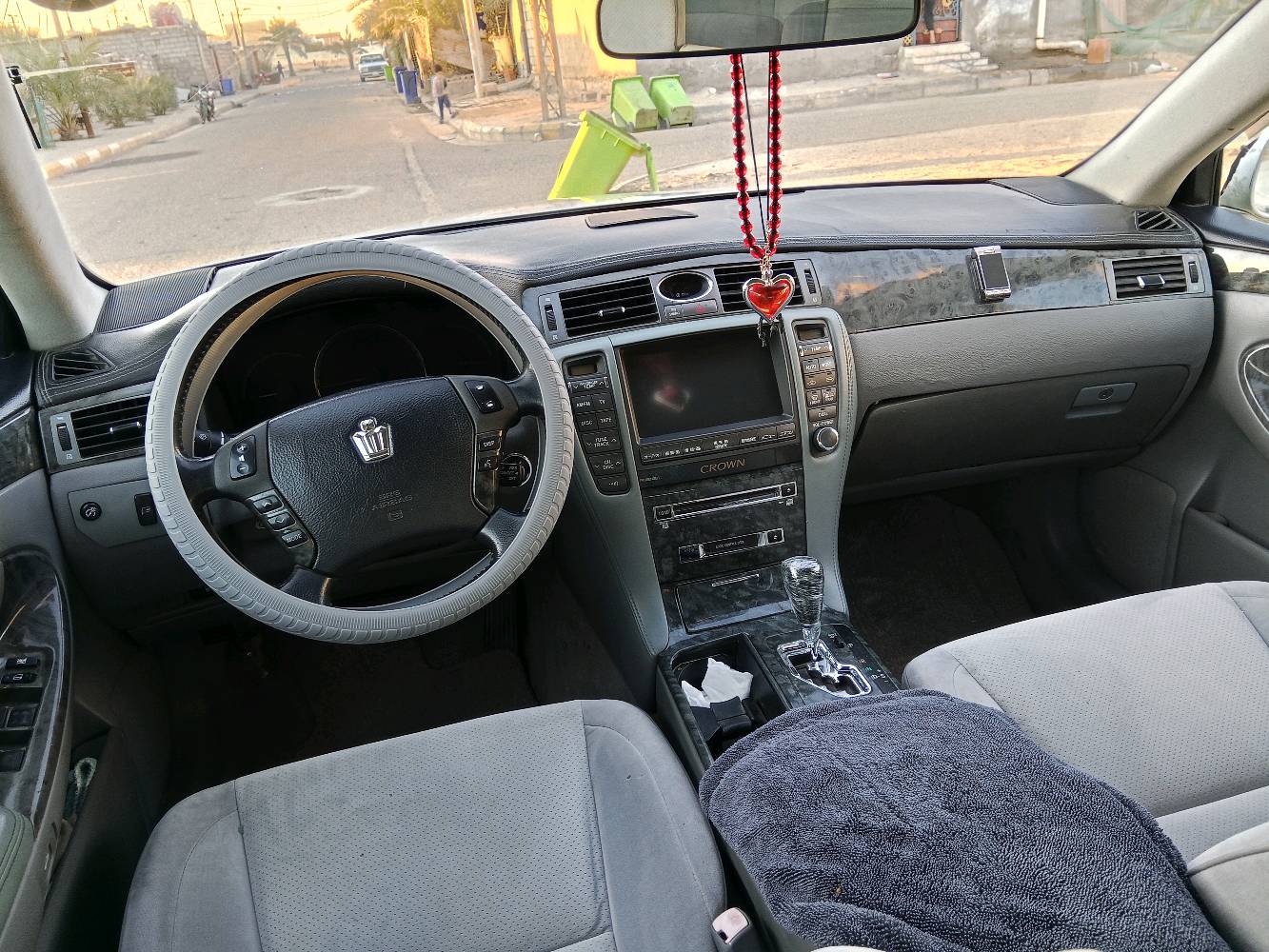 السلام عليكم شاهينة موديل2004 سيارة نضيفة ومرتبة دگمتين كشنات كهربائي تخم تاير گير ومكينة خير من الله 