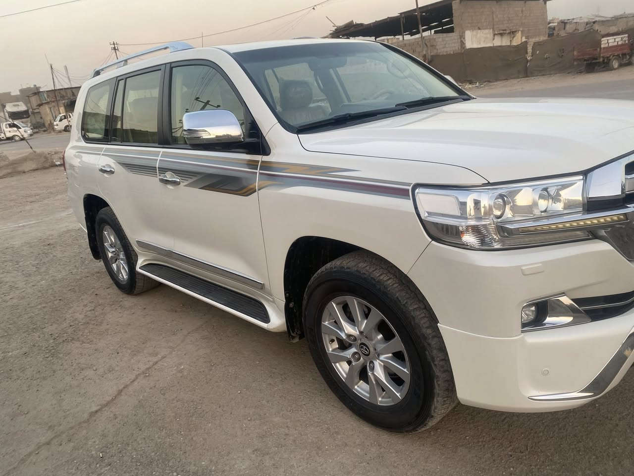 السلام عليكم
لاندكروزر 2016 فول مواصفات فطيم سونار داخل المنشور
ماشيه 111 الف حقيقي السعر 470 اربع شدات وسبعين وبي مجال قليل رقم الهاتف ***********
