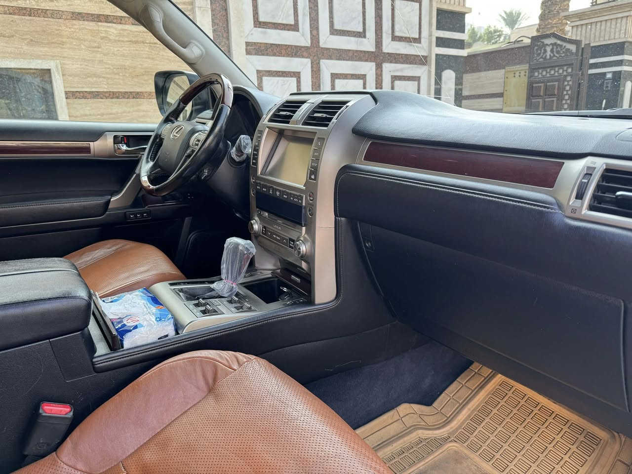 السلام عليكم 
برادو لگزز 2014 
محرك V8    4600
كفاله عامه 
فول الفول داخل قرميدي 
ماشية 173 km 
بأسمي 
جاهزه للأخير بدون اي نقص 
العنوان / السيديه
العسر / 278 
للأستفسار / ***********
