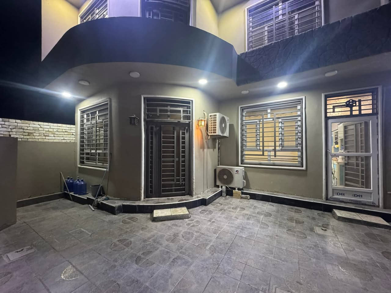 ⁨ 🏠.دار لبيع طابو زراعي سند 25 تقسيم حسين مارينا موقع مميز ارضية مرمر  📍 🏠

. ((((🏢🏢🏢🏢 🧿🧿🧿)))) ⭕

الموقع/ حي الصحة شارع مطعم ابو صفاء يبعد 130 م عن شارع حله بغداد 📍📍

 
المساحـــة الكليه / 185 الواجهة 9 عرض الشارع 8 تبليط 

التفاصيل // الطابق الارضي  غرفتة نوم صاله مطبخ صحيات عدد 2 هول كراج 

الطابق الثاني / غرفتين نوم صحيات بيتونه 
 

السعر :  ***********  محمد الجنابي المدهش للعقارات

 
 
  شوارع نظاميه  تتوافر كافة الخدمات ماء كهرباء تبليط 

للمزيـــــد من الاستفســــــار مراسلــة الصفحــة او زيارة #شركة المدهش للعقارات والمقاولات 📍📍 
الكائن في الحلــــة - شــــــــارع بغداد قرب مدينة العاب المدهش فرع مطعم ابو صفاء الاول فرع الجسر المشاة  او الاتصــــــال علــــى

 ☎️***********_*********** ☎️
 متوفــــــر واتساب
💢لمــــــن يــــــرغب فــــــي عــــــرض عقاره طابــــــو صــــــرف او زراعــــــي او تجــــــاري يرجــــــى مراســــــلتنا 💢
#شركة _المدهش للعقارات والمقاولات⁩
