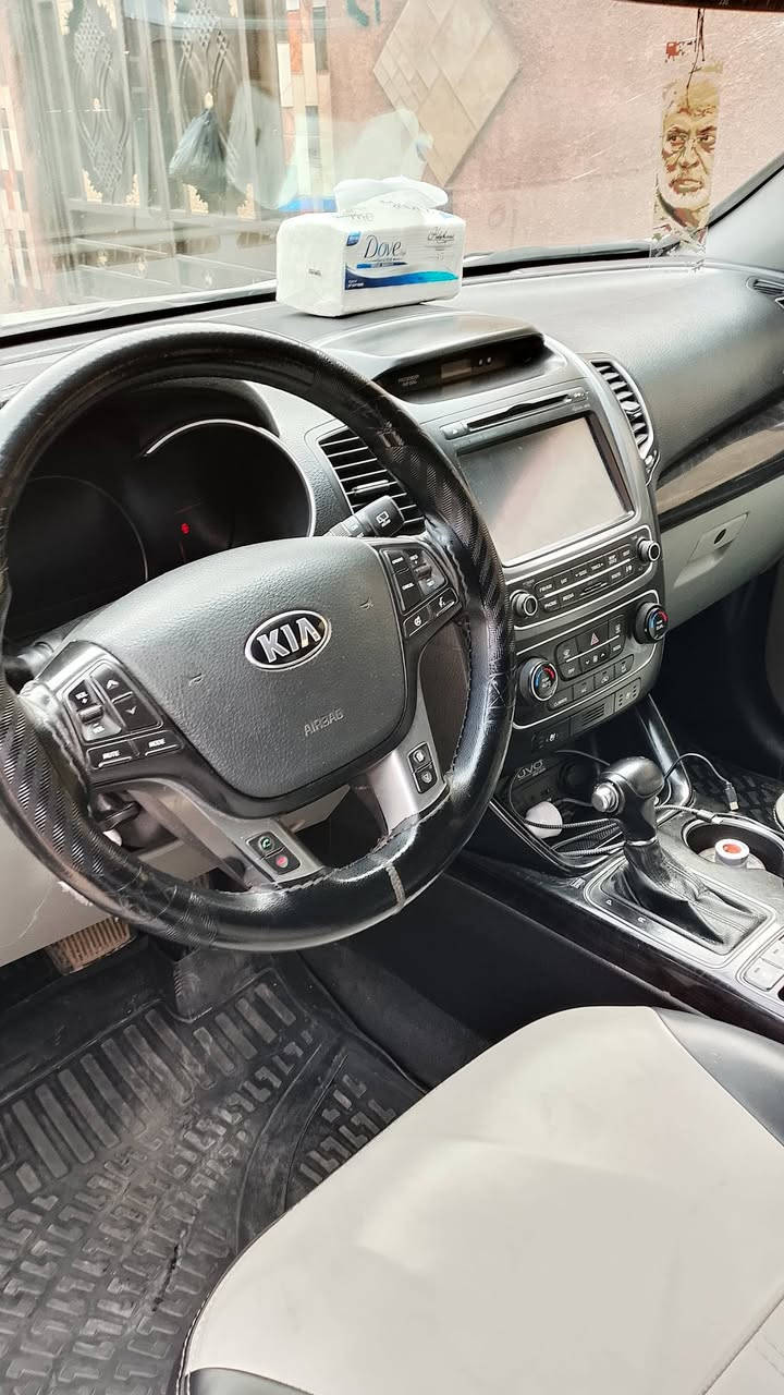 السلام عليكم سورينتو 2015 SXفئه فول موصفات بانوراما شاشه كبيره بصمه ابواب مع ترحيب خزن ميموري تحكم ستيرن 3قطع تبريد كشنات تحكم وجلد جنطه كهرباء لايتات لدات سبعه راكب اشاير بل مري  محرك ثلاثه وستميه السيارة بسمي فول سنويه 2027هزه جديده السياره بيه قطع صبغ اني ابعيلك صبغ احزام فقط سونار موجود السعر 165وبيهامجال بسيط للاستفسار ***********لاتصال وتساب فقط متواجد خاص
