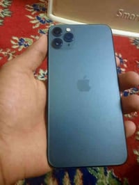 ايفون 11 للبيع بطارية ٧٤  ألفيس أيئدي متوقف   الشاشة مستبدلة بأصلية  ج...