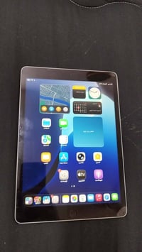 أيباد 9 ذاكره 64  , بطاريته 87 , نظيف كلش سعره 250 قفل  07733631498