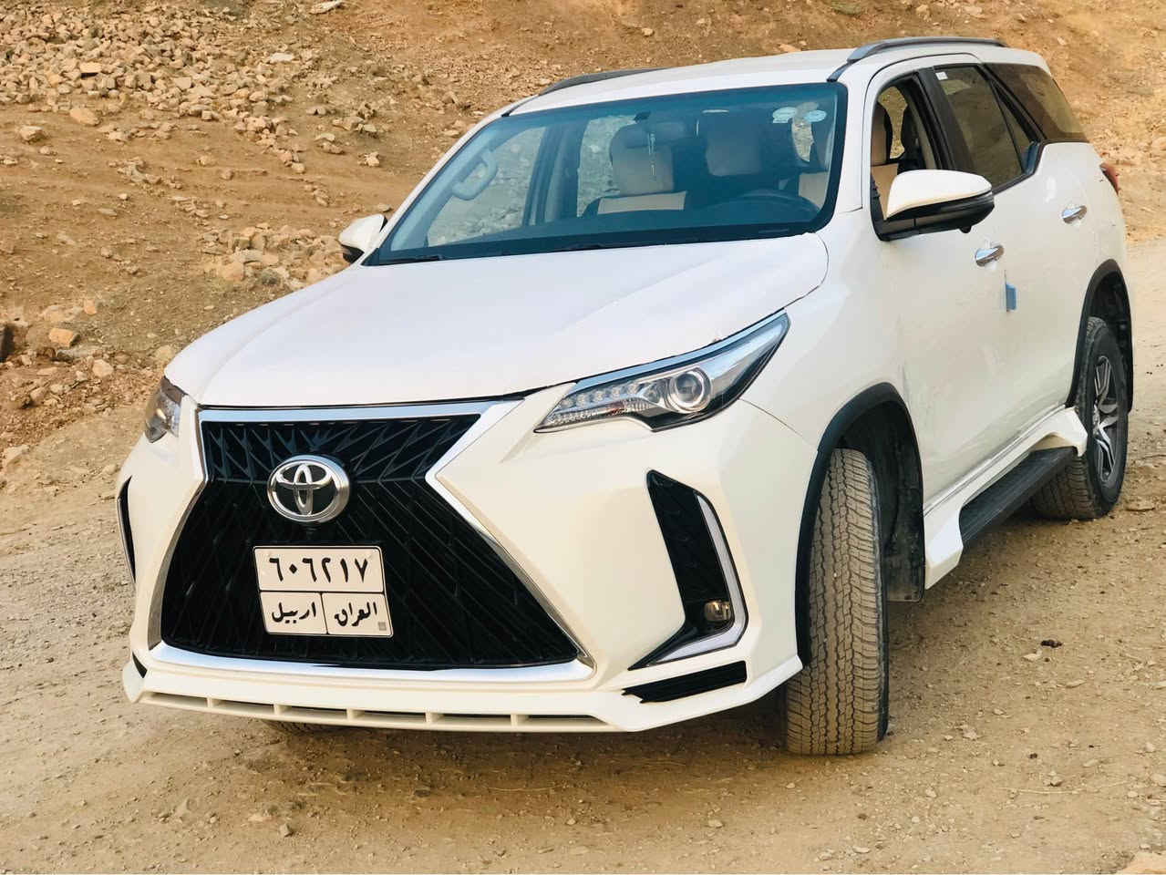 Toyota fortuner.
مۆدێڵی 2020 __ 4 بستۆن دەبڵ ئەکسڵ پێش لێکزز زۆر خاوێنە بێ بۆیاخ لە شەریکەیەوە یەک دەستە سیارەکە نوقتەی بە هەموو هەیکەلی وەنیە  نە سارد  نە کارتیی نیە گێرو مەکینە بە شەرت بەناوی خۆمە تەنها ٤٣  هەزار کم ڕۆیە.
سعری ٢٨٥ وەرەقە و مەجال 
*********** أربيل, العراق
