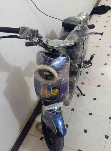 السلام عليكم للبيع دراجه شحن 9R  مواصفات
بطاريات جدد  بيه 5 بطاريات 
تاريرات جدد 
كهربائيات كله. شغاله. 
دراجه نضيفه كلش 
المكان بابل  القاسم 
السعر 340 بيه مجال 
الشراي يتصل ...***********
