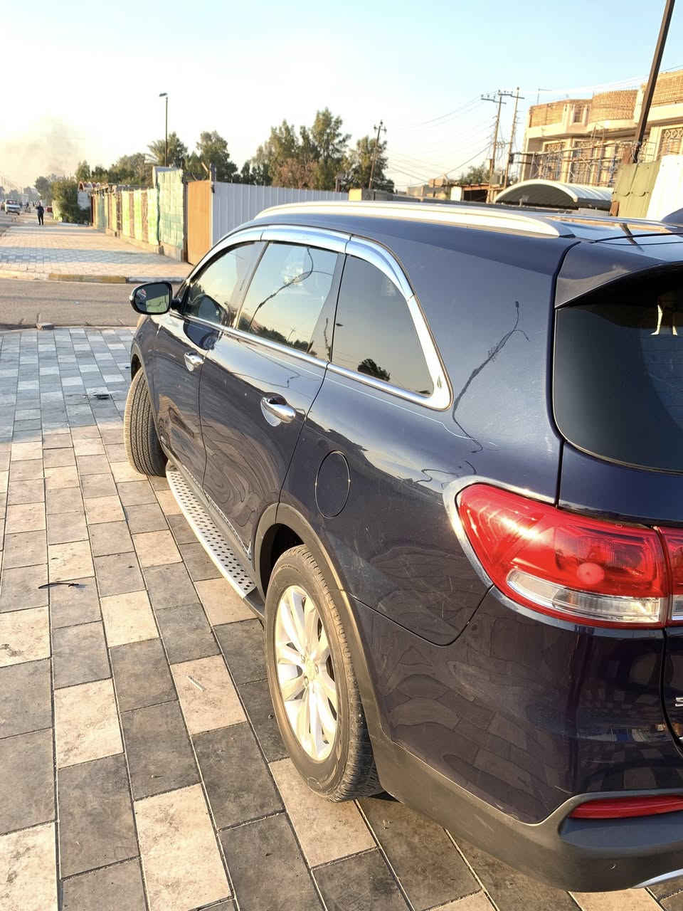 سلام عليكم
سورنتو 2016 
فول عدا البصمة و الفتحة 
محرك 2000
ويل كب 18 
شاشة 
حساس خلفي
سيارة بيها قطعين صبغ و بارد 
ماشية 60 الف 
مكاني بغداد البلديات 
السعر 139 و بيها مجال بسيط
***********
