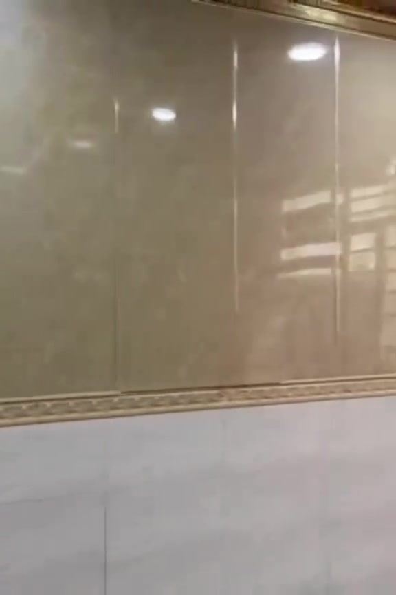 دار   للبيع
📍 الموقع: حي الخليج  
ثاني فرع من جهة شارع البتيرة  
أول بيت يم الركن

📐 المساحة: 100 متر  
🏗️ البناء: طابقين – بناء كامل

✨ تفاصيل الدار:  
▪️ الطابق الأرضي:  
استقبال مرتب  فية  ديكور   
، مطبخ بمدخل وحده، 
وغرفة نوم  
اضافة  الى  صحيات  كاملة  داخلية  وخارجية 
▪️ الطابق العلوي:  
غرفة نوم كبيرة جداً مع صالة واسعة ومريحة  
وصحيات  كاملة 

🏠 الدار كامل ونظيف نظافة عالية وجاهز للسكن فوراً
  
📄 الوضع القانوني:  
✔️ طابو صرف باسم المالك  
✔️ خالي من أي إشارة حجز
وغير  مطلوب  اي  قرض  
📞 للاستفسار الجدي فقط:  
***********
