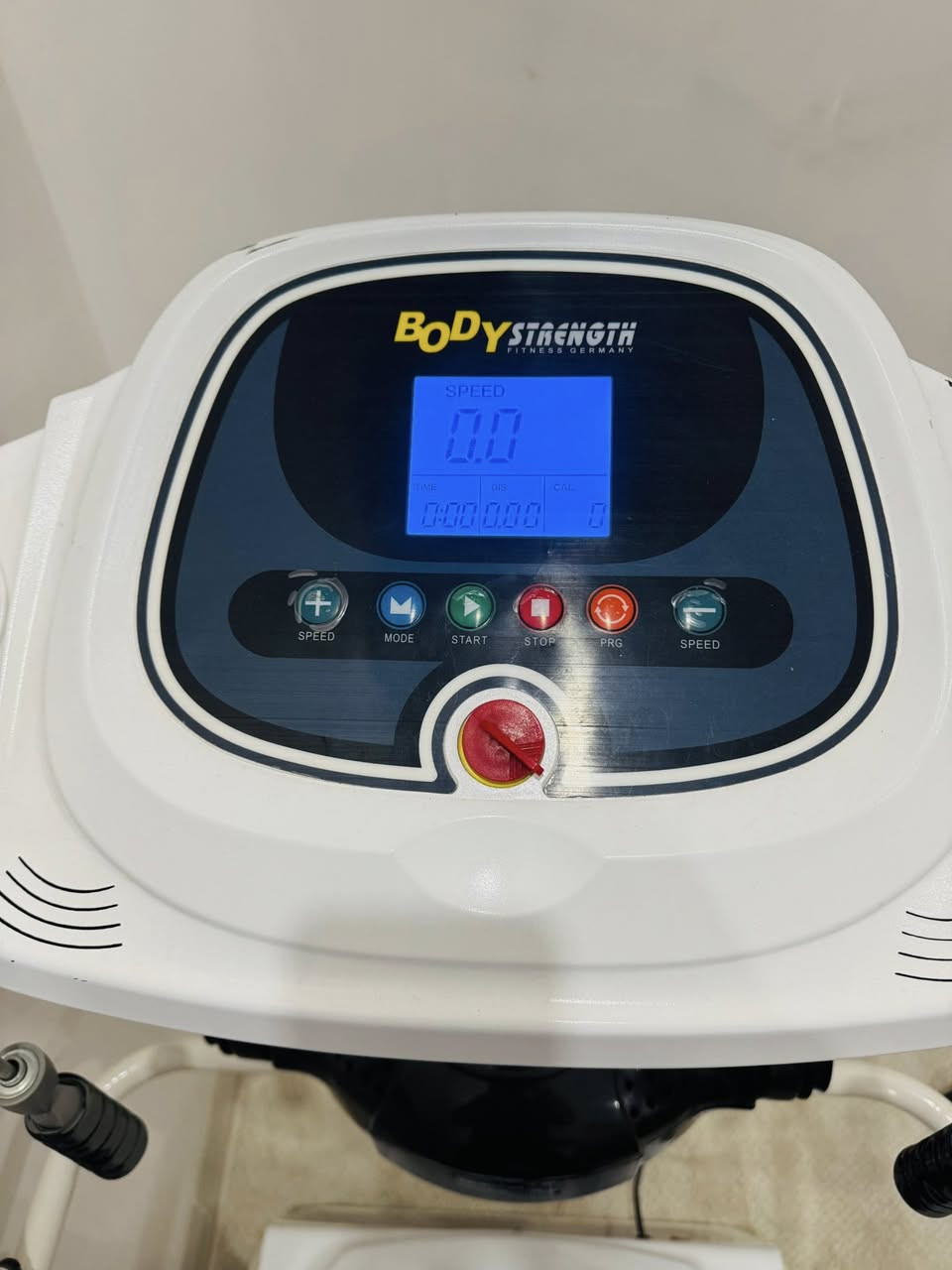 متوفر أجهزه رياضيه أجهزه جديده مال منزل جهاز الجري 120 كيلو مع ماطور تدليك شغالات شرط الفحص متواجد واتس اب ***********
