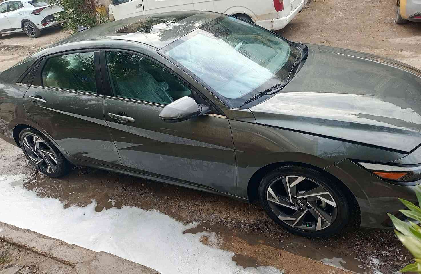 سلام عليكم
الإنترا للبيع موديل2024 وراد أمريكي 
مرقم باسمي 
ايرباكات مكفولات ماعده البرده 
فتحه سقف بصمه 
تشغيل عند البعد
تحديد مسار
رادار جانبي
رادار امامي 
رادار خلفي
اوتو هولد
حساس اطارات
مانع نزلاق 
توقف ذاتي
القيادة ذاتية 
كامرة 360
ترحيب عند الاقتراب
فتح الجنطه عند الاقتراب 
شاشة دجتل متصله
تحكم ستيرن 
دشبول متغير الوان  
ماشية  13000
محرك 2000 دوش

مكاني بغداد.حي اور 
الاتصال 
***********
