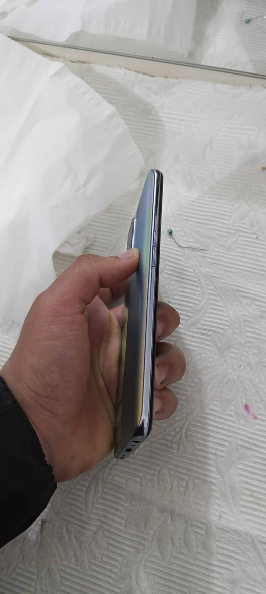 سلام عليكم جهاز realme X7 Max مكفول ماطاب صيانة الجهاز شخط مابي وتر و بي طبع خفيف بشاشة ما مثر ابددد
مواصفات 

الشاشة6.43 بوصة - 120 هرتز - Super AMOLED بصمة شاشة 

ذاكرة 256 جيجابايت داخلية12+12

الكاميرا64 + 8 + 2 ميجابكسل تصوير خرافي 720p FPS60 

المعالجMediaTek Dimensity 1200 5G يطيك ببجي90 فريم مووبس شكل حقيقي 90سلاسة فولل 

البطارية4500 مللي أمبير - 50 واط نهار كامل شرط اذا يصرف ترجعة وفلوس التكسي علية 

صوت ستريو كلش كلس عالي 

بيععع فقطططط سعر 180مكاني نجف شارع كربلاء عامود130


**إذا كنت صاحب هذا الإعلان وتريد حذفه لأي سبب، رجاءا أرسل رسالة إلى الدعم الفني**