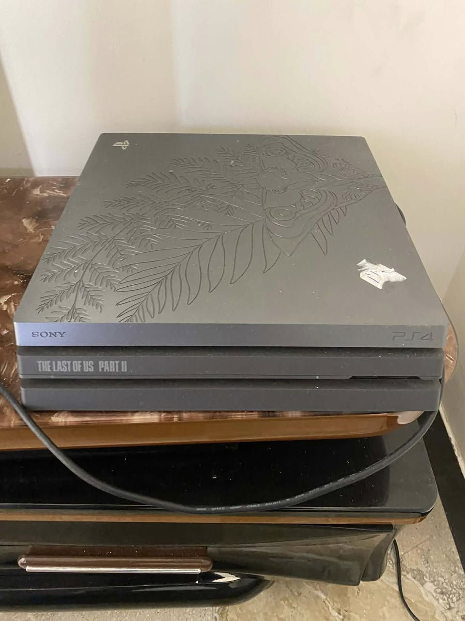 بلي 4  ذاكره 1 تيره
مهكر بي 5 لعبات ما مفتوح ويا كارتونه وجوستك اصلي السعر 400 وبي مجال
مكاني شارع فلسطين 
***********
