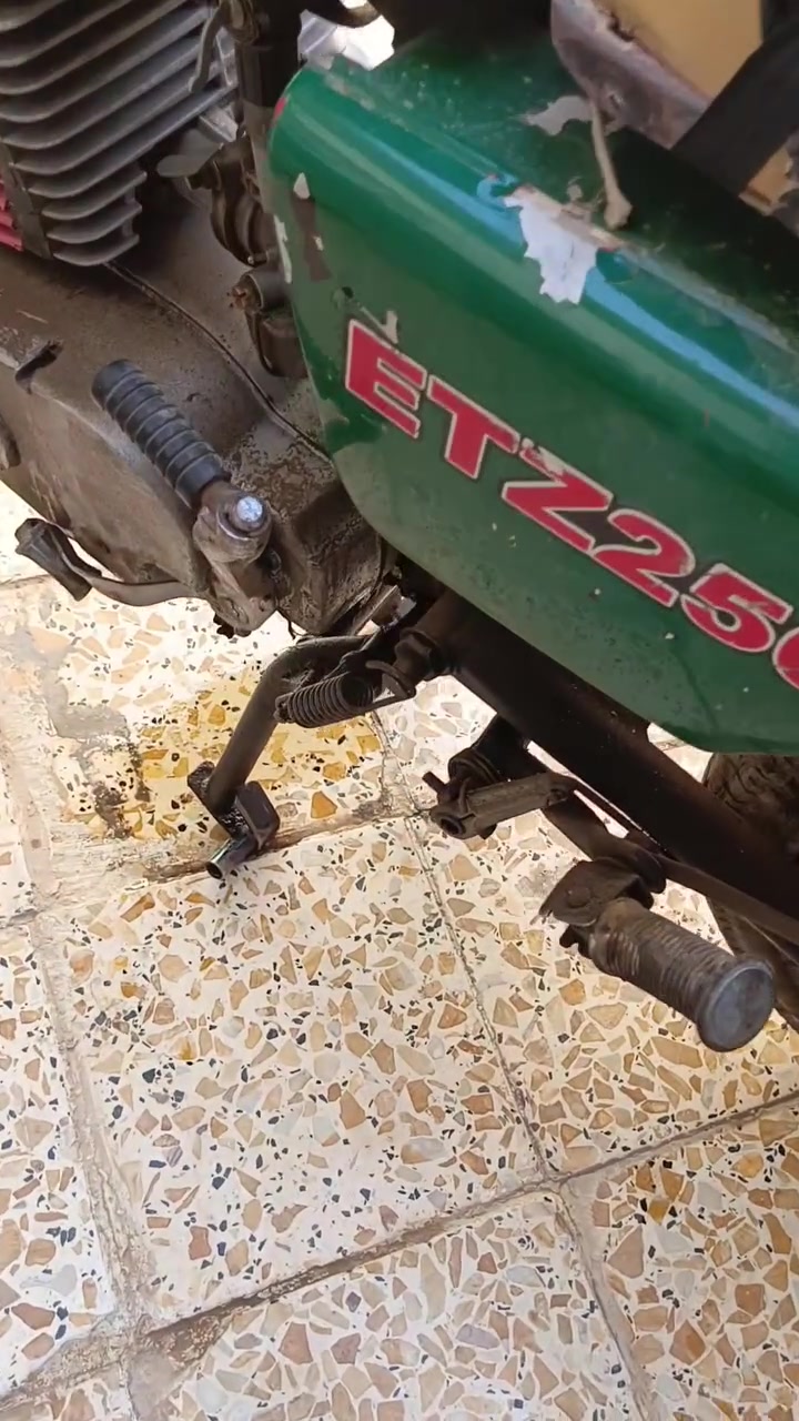 يا الله سلام عليكم من رخصت المدير المحترم للبيع دراجتين 81 سنويه ورقم بدون راعي كصه4 و82 بدون كصه 1 شرط الفتح مجفيه جفيه خفيفه على صفحت الهندر بيها ملاحضات بسيطه عتله مال كير معوجه واشاره مكسوره ومكان الجوزه مكسوره مثل ماموضح بالصور سعرهن كلش مناسب اي استفسار اني حاضر مكاني ديالى بعقوبه ***********
