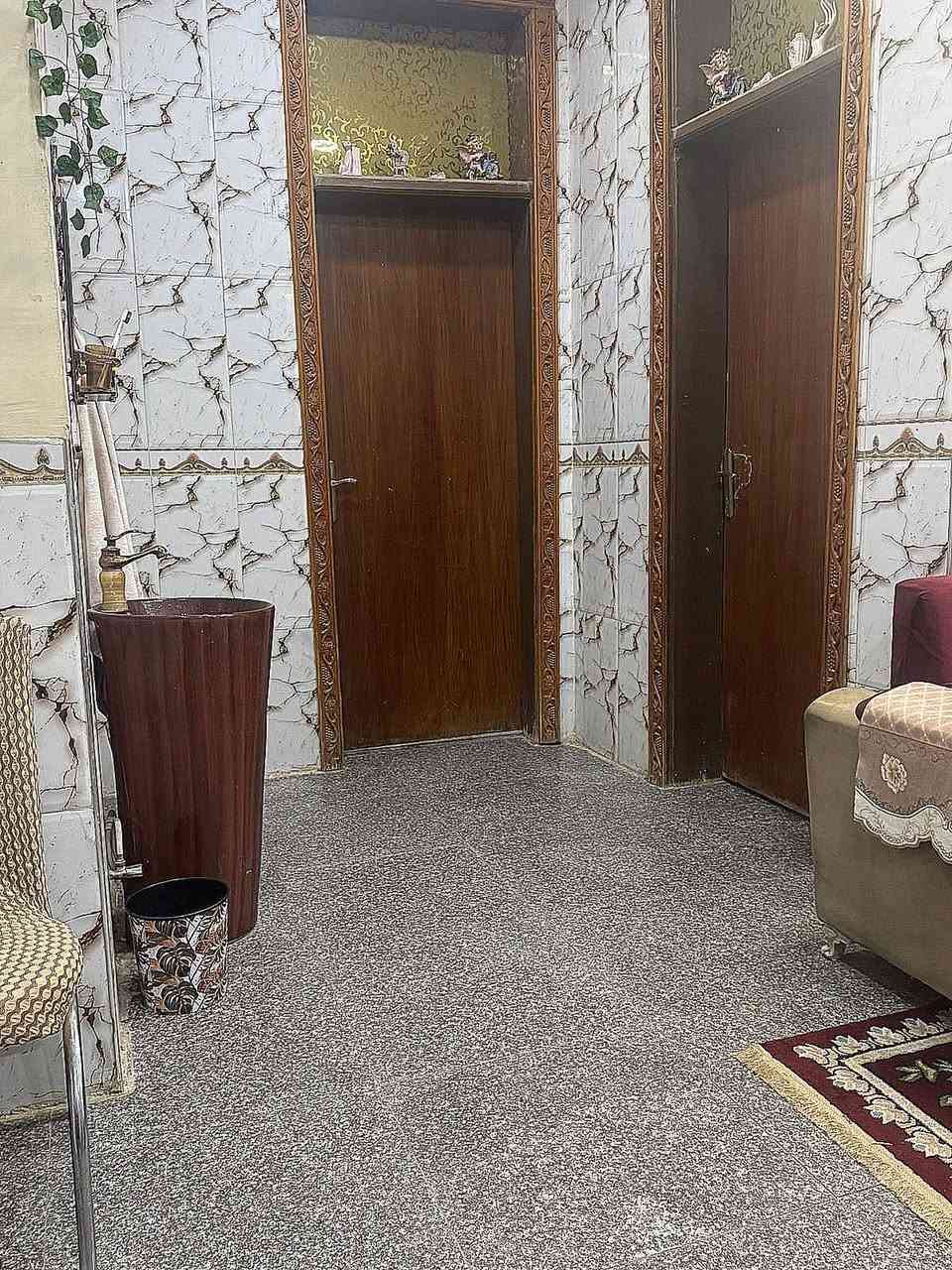 🏠 دار سكن للبيع - بناء طابقين وموقع استراتيجي ✨
يعلن مكتب الحولي للعقار عن عرض دار سكنية مميزة للبيع، تتميز بالمتانة والتصميم العائلي المتكامل.
📍 الموقع والمساحة:
• المساحة: 275 متر مربع.
• نوع السند: طابو زراعي (سند 25).
• العنوان: التقية الثالثة - مقابل بنزينخانة عبد الأمير عبيس.
• المميزات: نزلة مجمع الزهراء، يبعد عن الشارع العام 40 متر فقط.
🏗️ تفاصيل البناء:
الدار مبنية على أساس كونكريت مسلح وتتكون من طابقين بتصميم داخلي واسع:
• 🛏️ 4 غرف نوم واسعة.
• 🛋️ 2 صالة معيشة.
• 🛋️ استقبال مستقلة.
• 🍽️ مطبخ واسع.
• 🚗 كراج للسيارة.
• 🌳 حديقة منزلية.
💰 السعر والتفاصيل:
للاستفسار عن السعر، يرجى مراسلة الصفحة مباشرة 📥
أو التواصل عبر الأرقام التالية:
📞 ***********
📞 ***********
📍 موقعنا: مكتب الحولي للعقار - شارع الحولي - مقابل باب الجامعة الخلفي.
#عقارات #بيع #بيت_للبيع #مكتب_الحولي #عقارات_العراق
