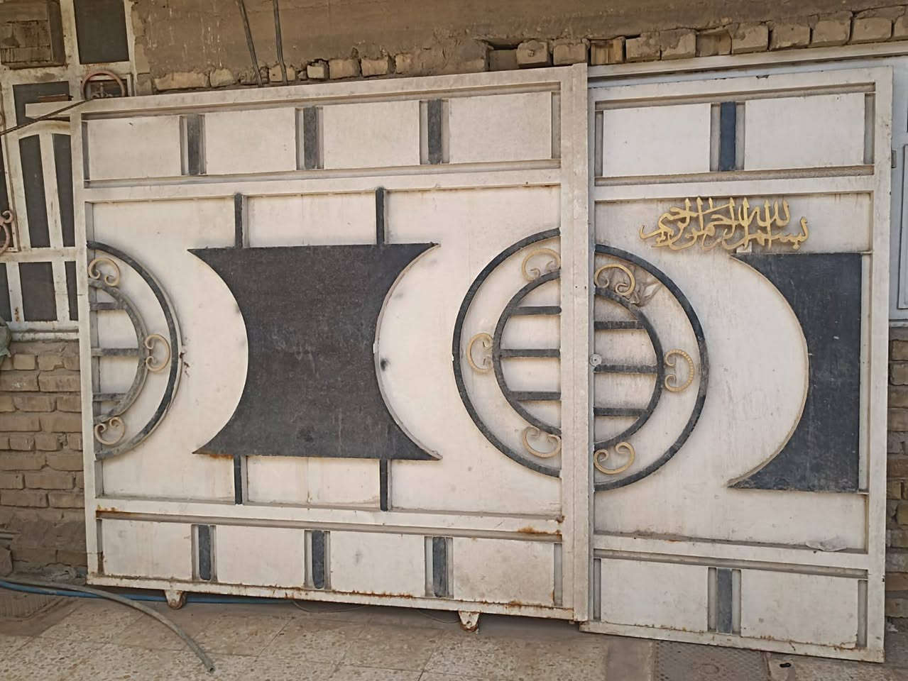 باب سلايت حديد جديده ونضيفه عوزها بس صبغ ب350
وبيها مجال


**إذا كنت صاحب هذا الإعلان وتريد حذفه لأي سبب، رجاءا أرسل رسالة إلى الدعم الفني**